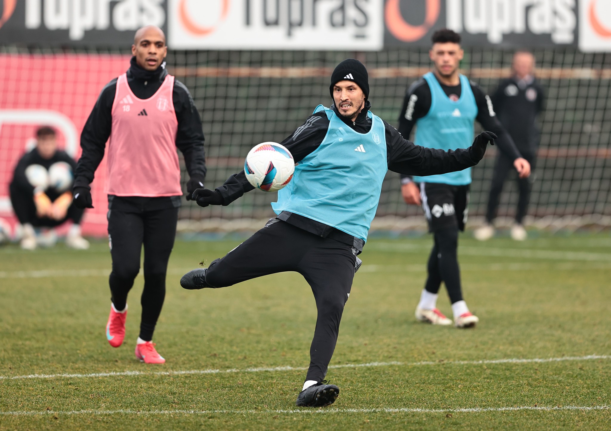 Beşiktaş’tan sol bek operasyonu! Solskjaer’in ilk transferi belli oldu