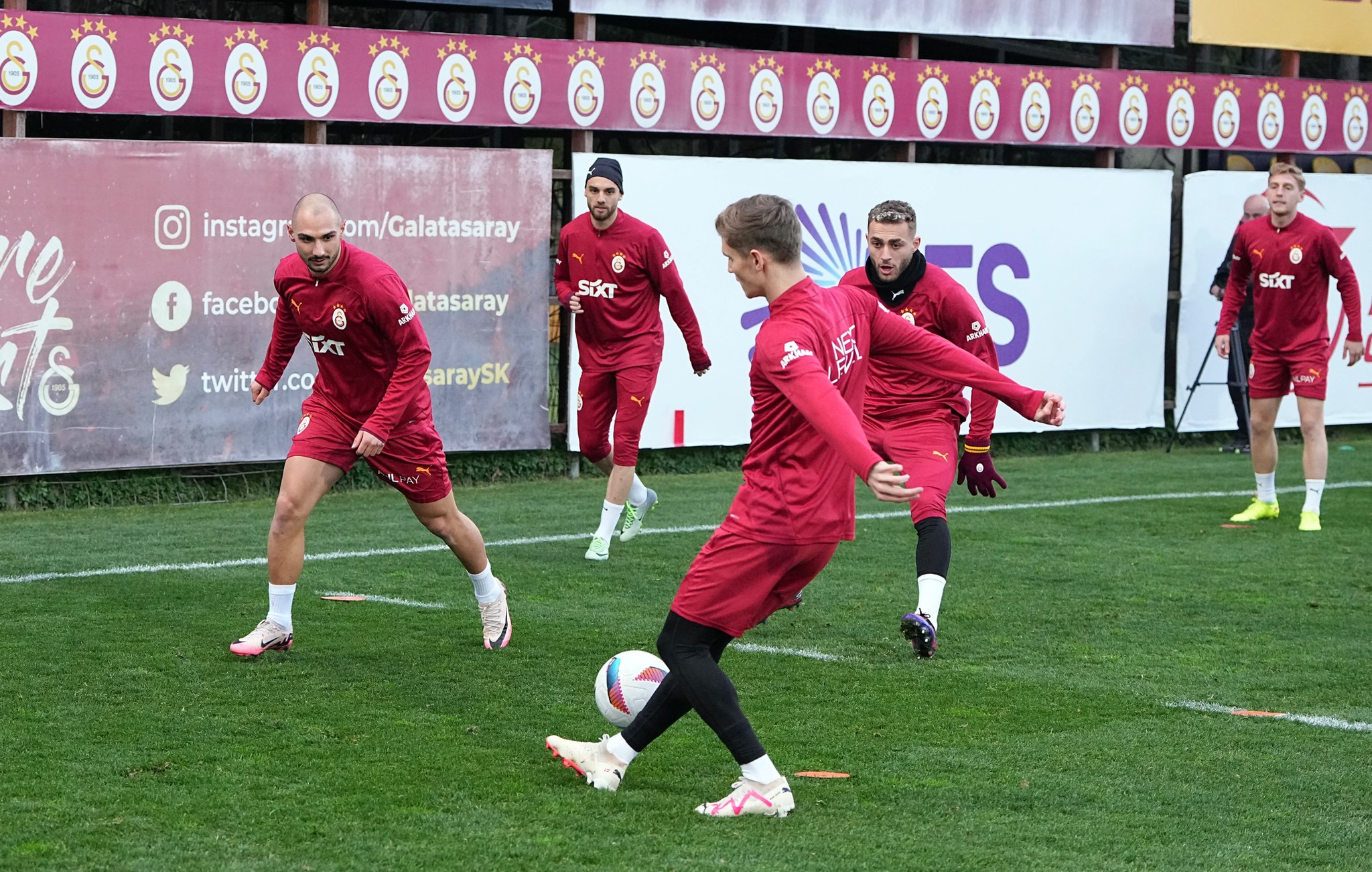 TRANSFER HABERİ: Galatasaray’dan sağ bek bombası! Premier Lig’den gelecek