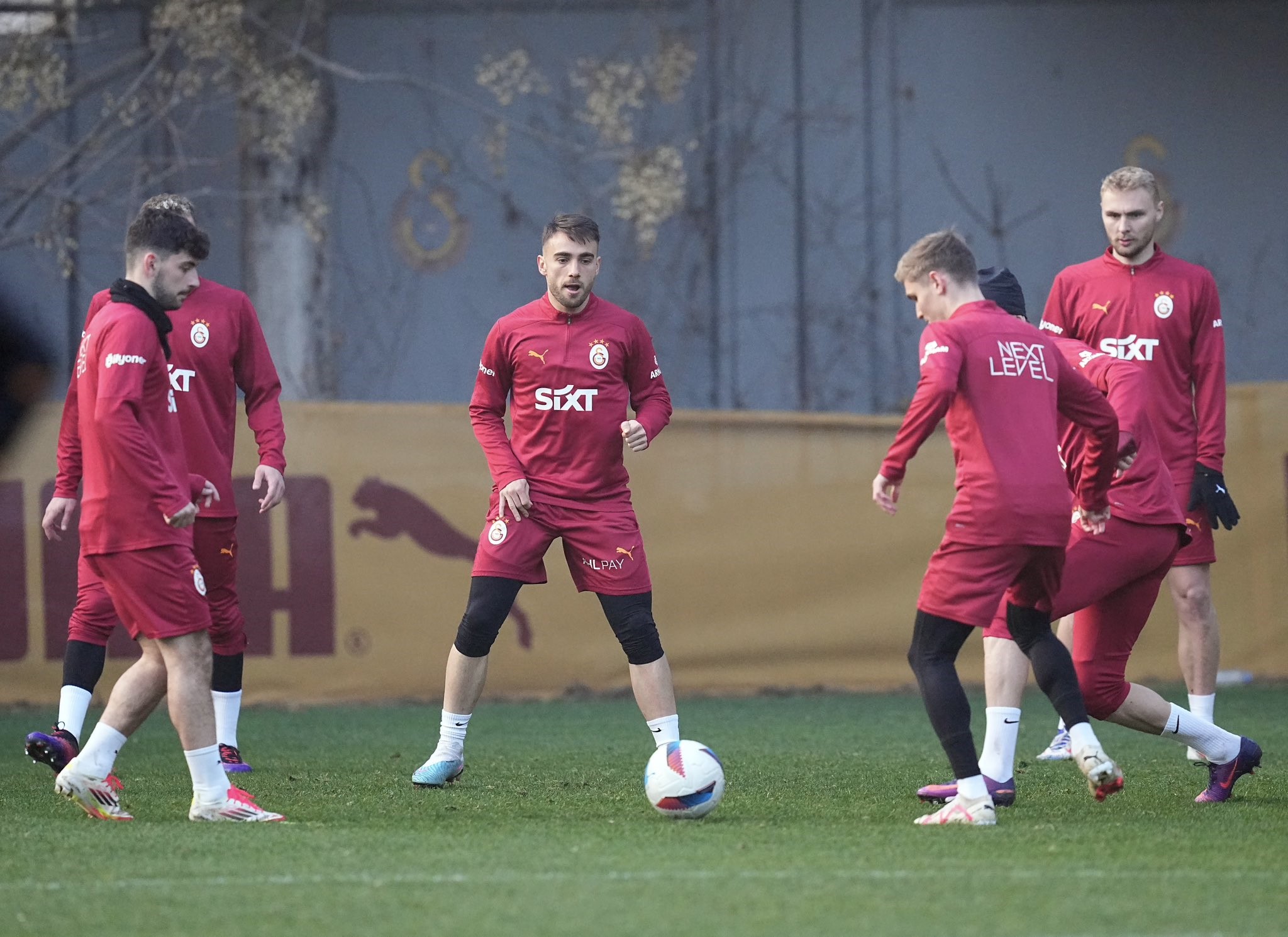 TRANSFER HABERİ: Galatasaray’dan sağ bek bombası! Premier Lig’den gelecek