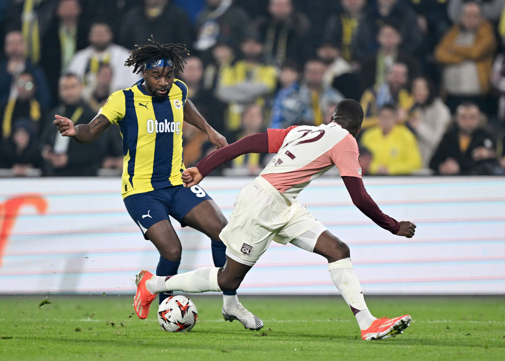 Fenerbahçe’ye sürpriz transfer piyangosu! Alan Saint-Maximin’e Arabistan kancası