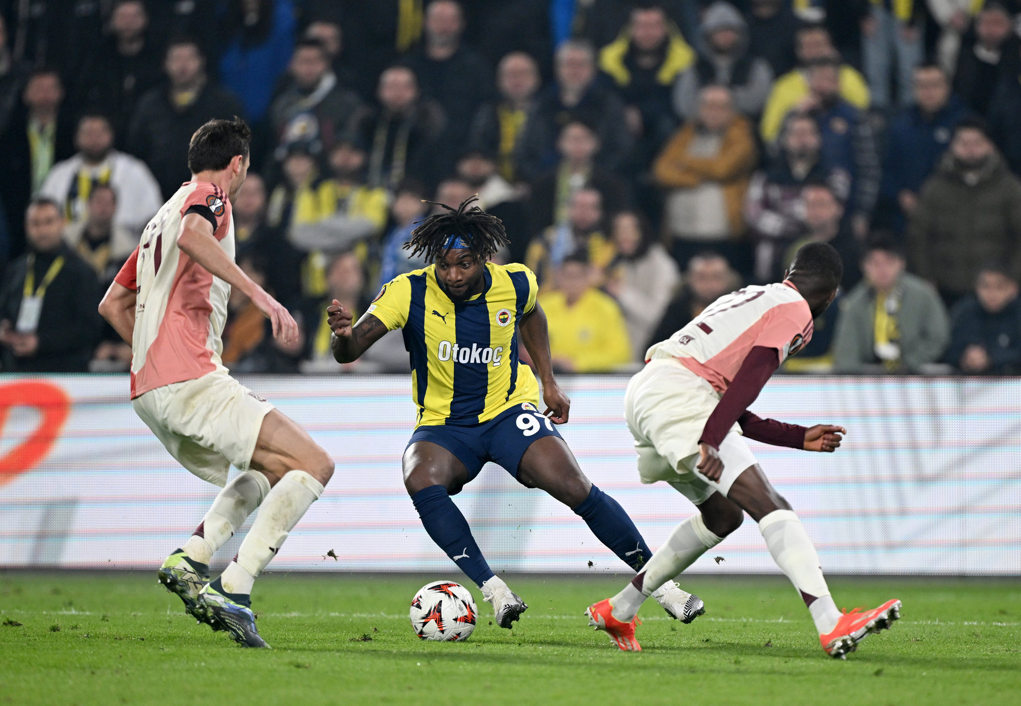 Fenerbahçe’ye sürpriz transfer piyangosu! Alan Saint-Maximin’e Arabistan kancası