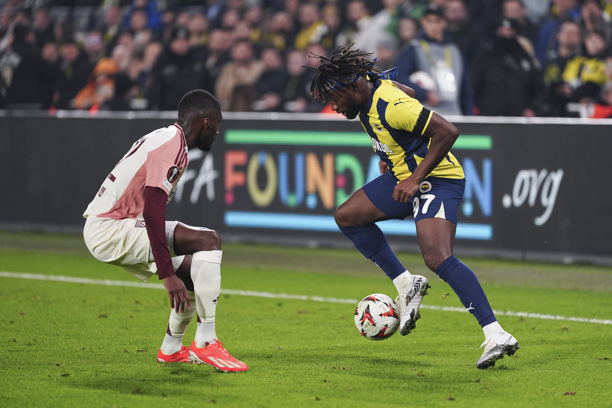 Fenerbahçe’ye sürpriz transfer piyangosu! Alan Saint-Maximin’e Arabistan kancası