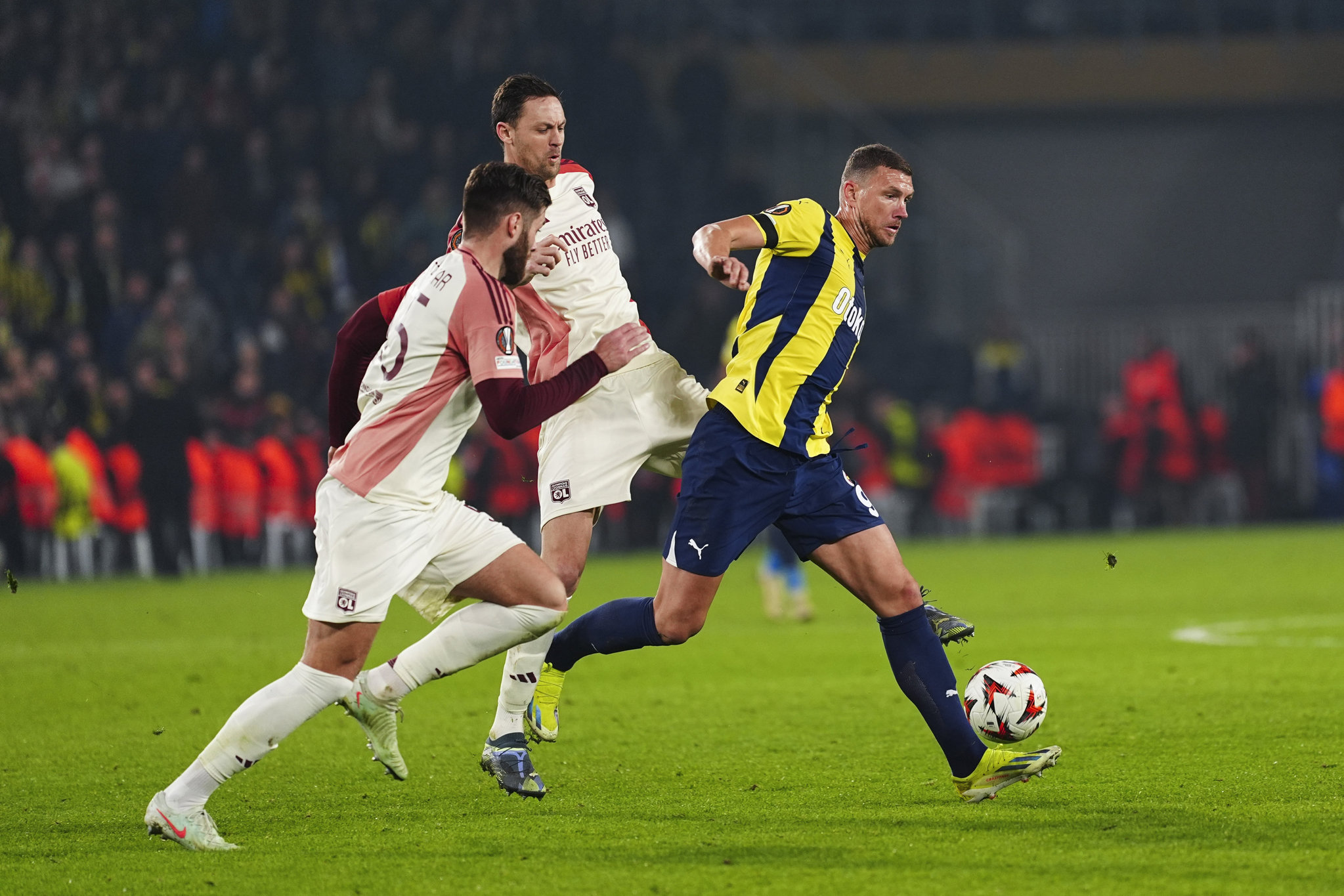 Fenerbahçe’de devam edecek mi? Flaş Edin Dzeko kararı