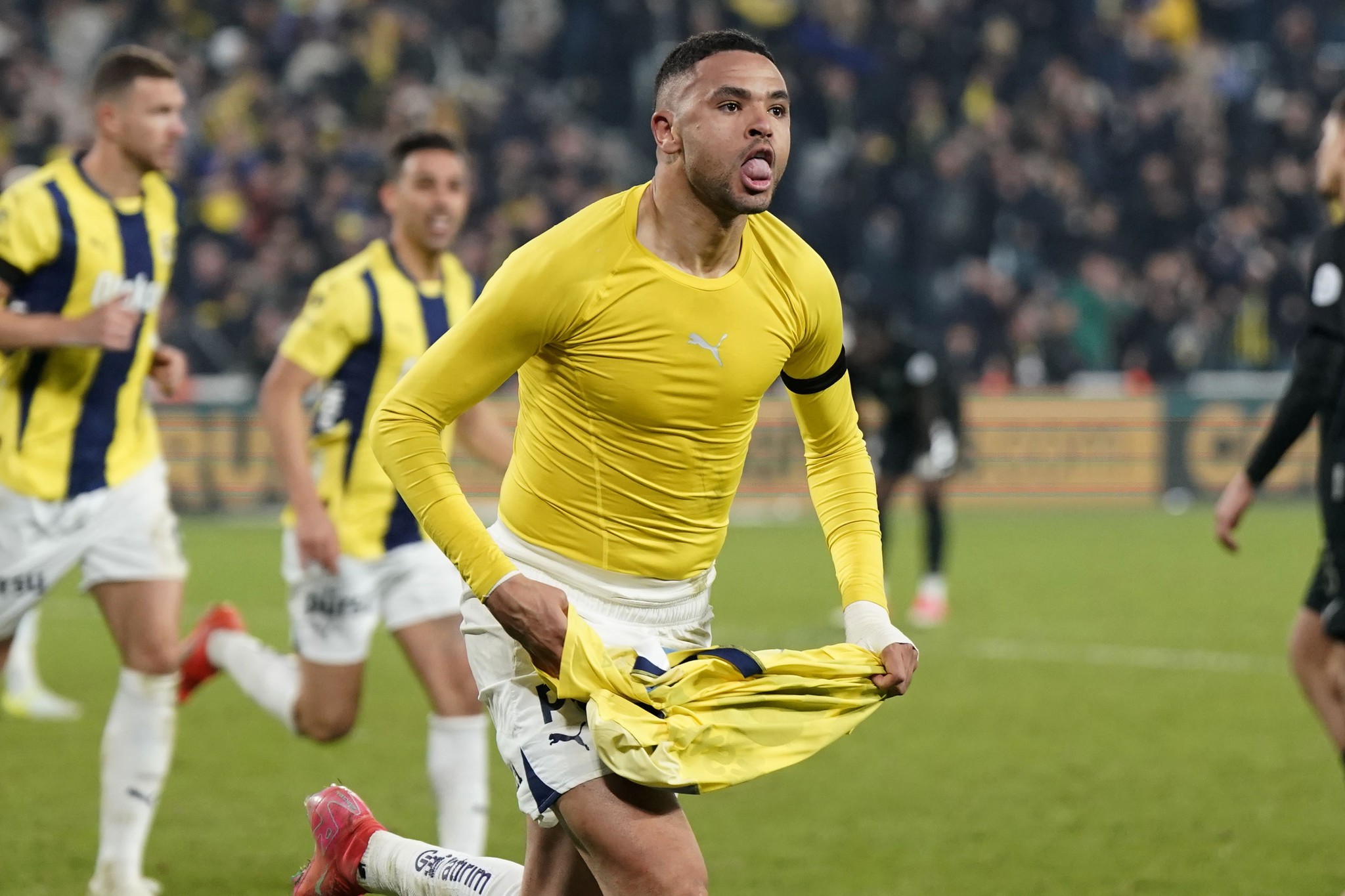 Fenerbahçe’ye sambacı sağ bek! Transferde rota Fransa