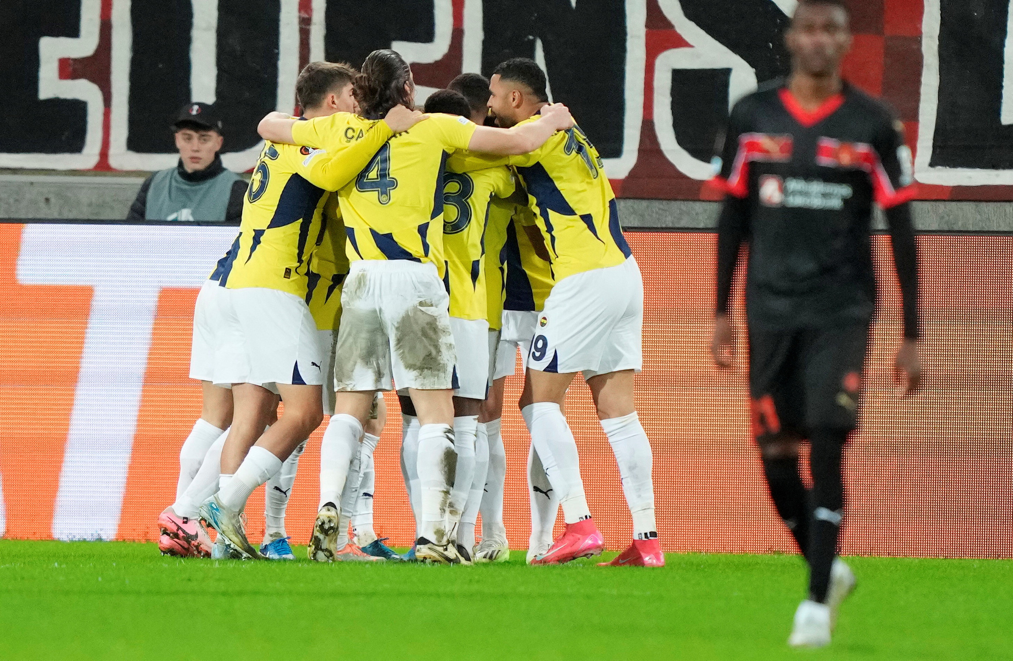 Fenerbahçe’ye sambacı sağ bek! Transferde rota Fransa