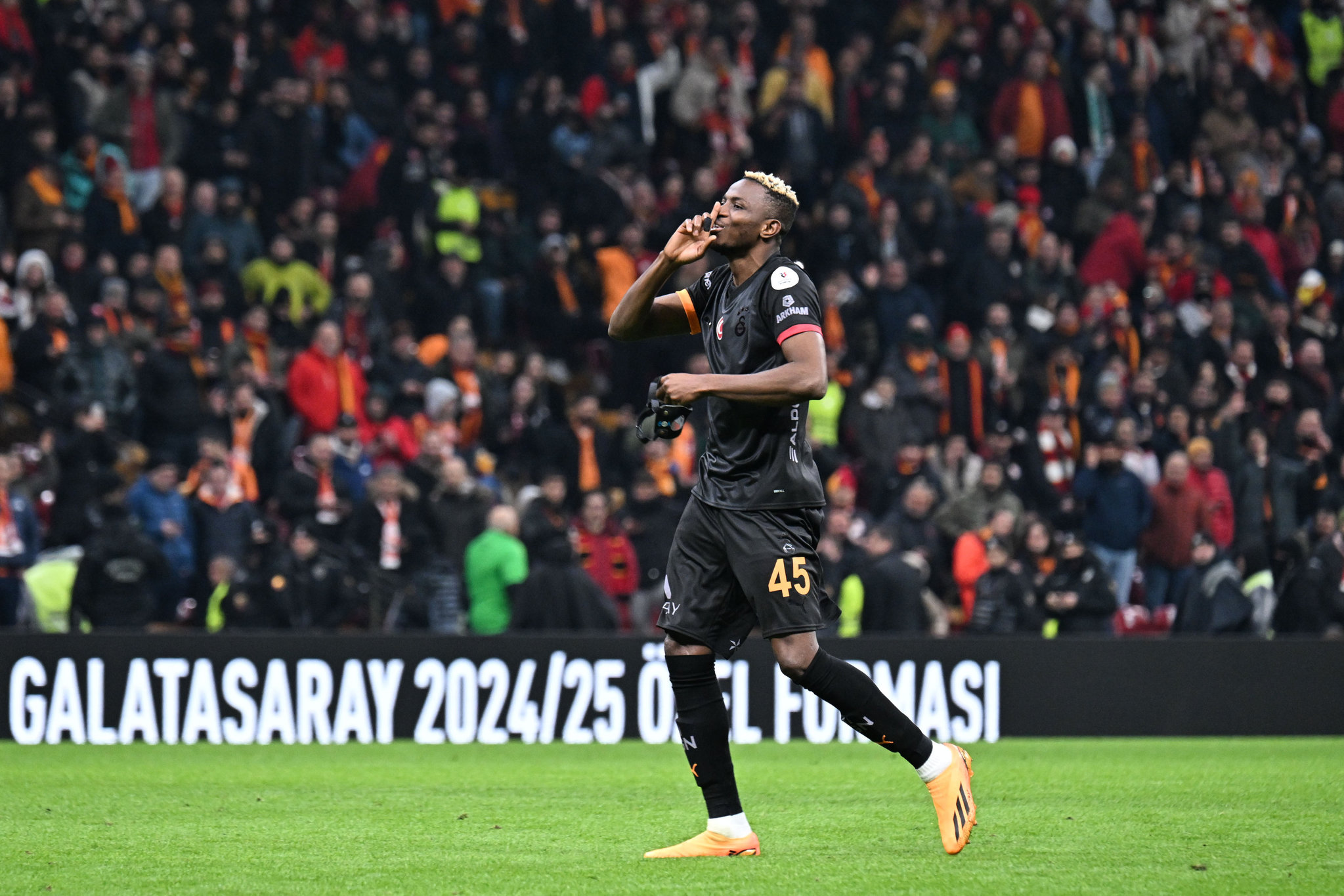 GALATASARAY HABERİ | Victor Osimhen’e dev gözaltı! Sezon sonunda...