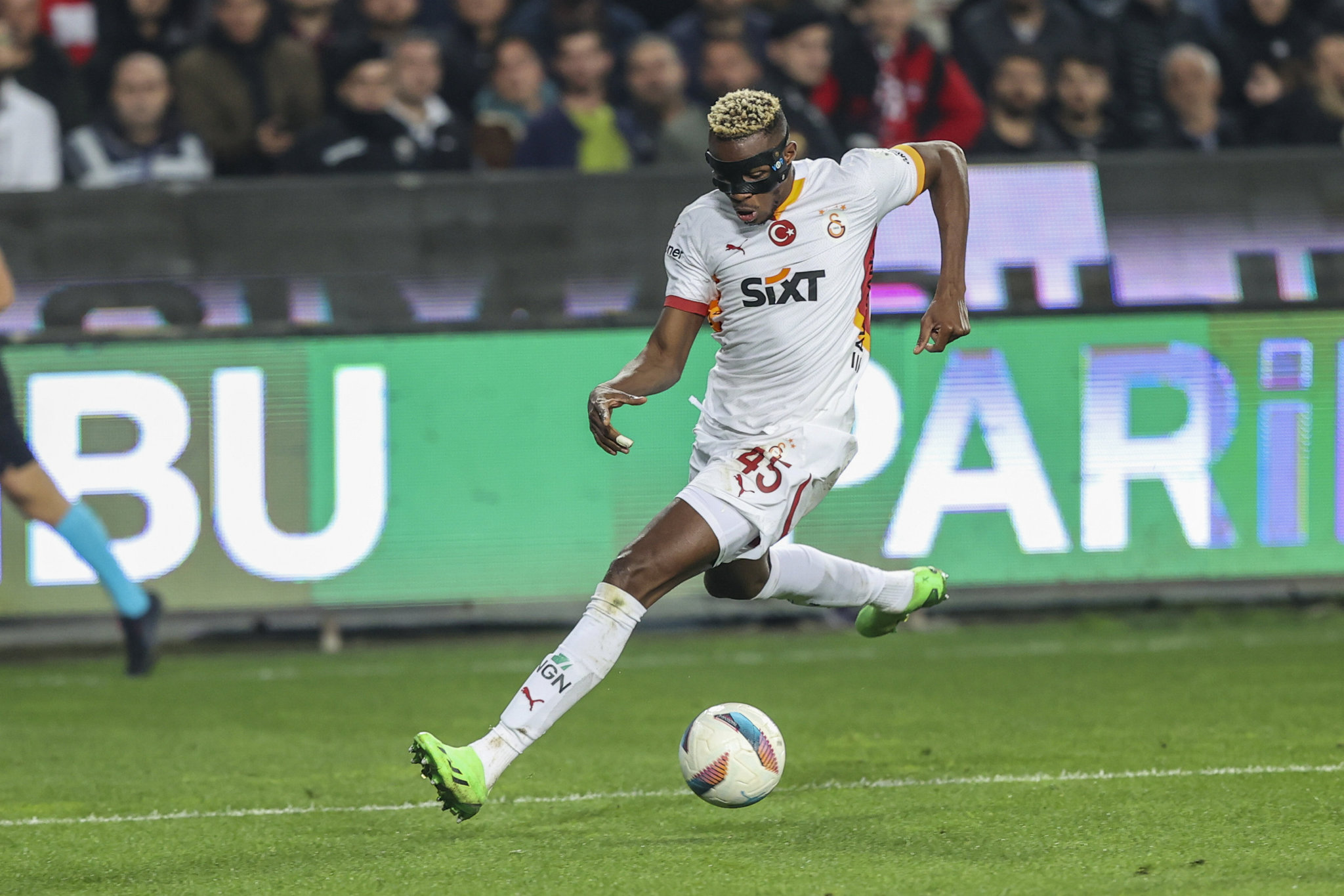 GALATASARAY HABERİ | Victor Osimhen’e dev gözaltı! Sezon sonunda...