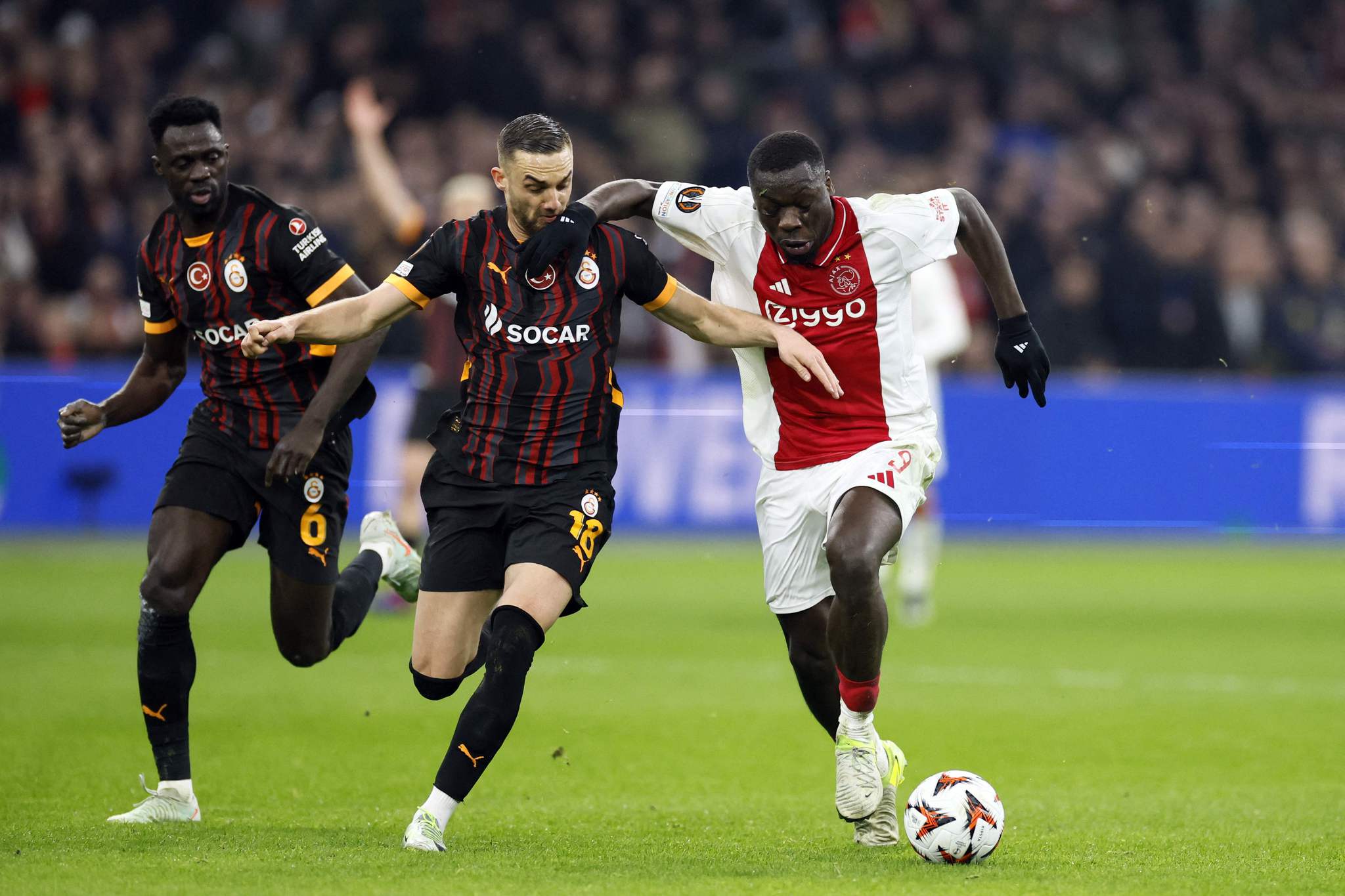 TRANSFER HABERİ: Galatasaray’da flaş ayrılık! AZ Alkmaar maçı sonrası bileti kesildi