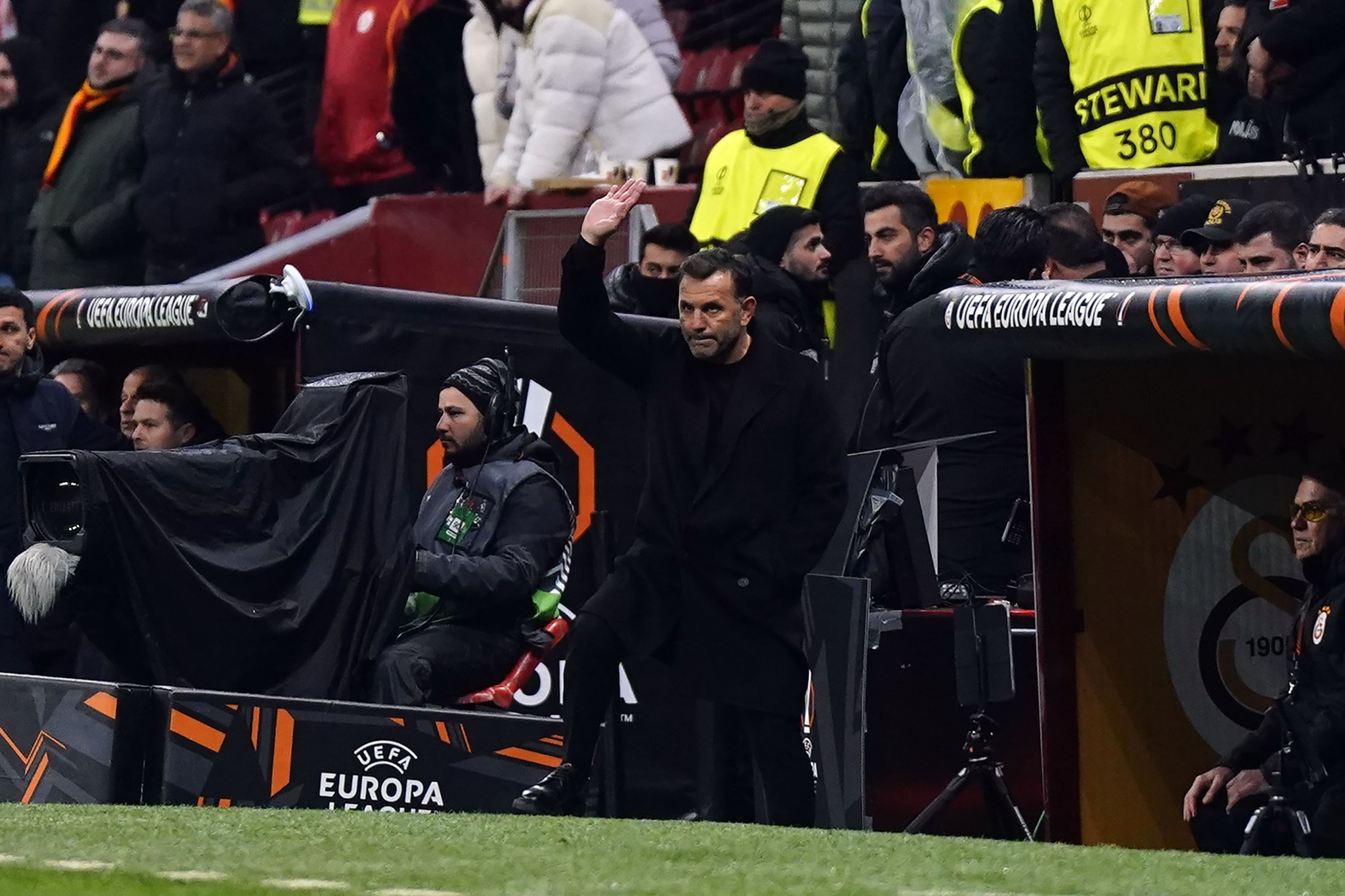 TRANSFER HABERİ: Galatasaray’da flaş ayrılık! AZ Alkmaar maçı sonrası bileti kesildi