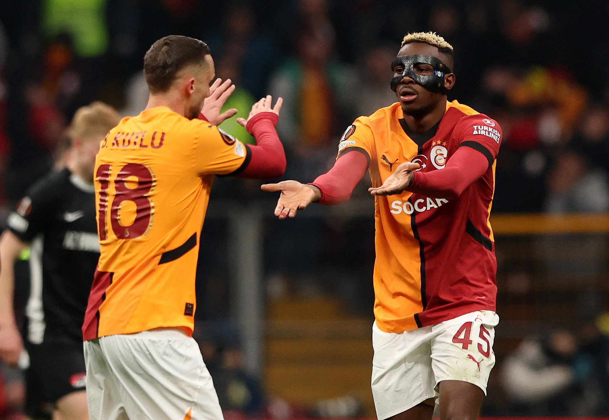TRANSFER HABERİ: Galatasaray’da flaş ayrılık! AZ Alkmaar maçı sonrası bileti kesildi