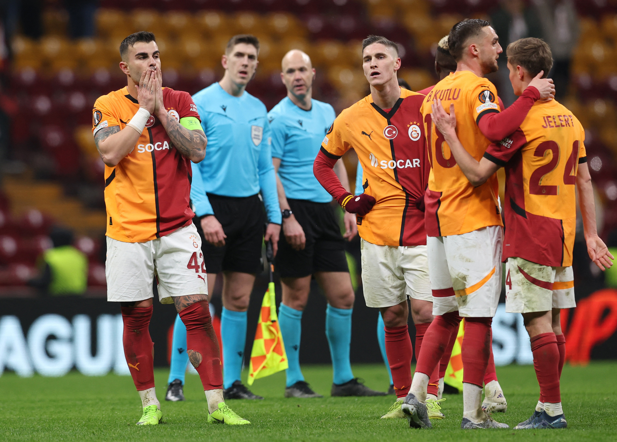 TRANSFER HABERİ: Galatasaray’da flaş ayrılık! AZ Alkmaar maçı sonrası bileti kesildi
