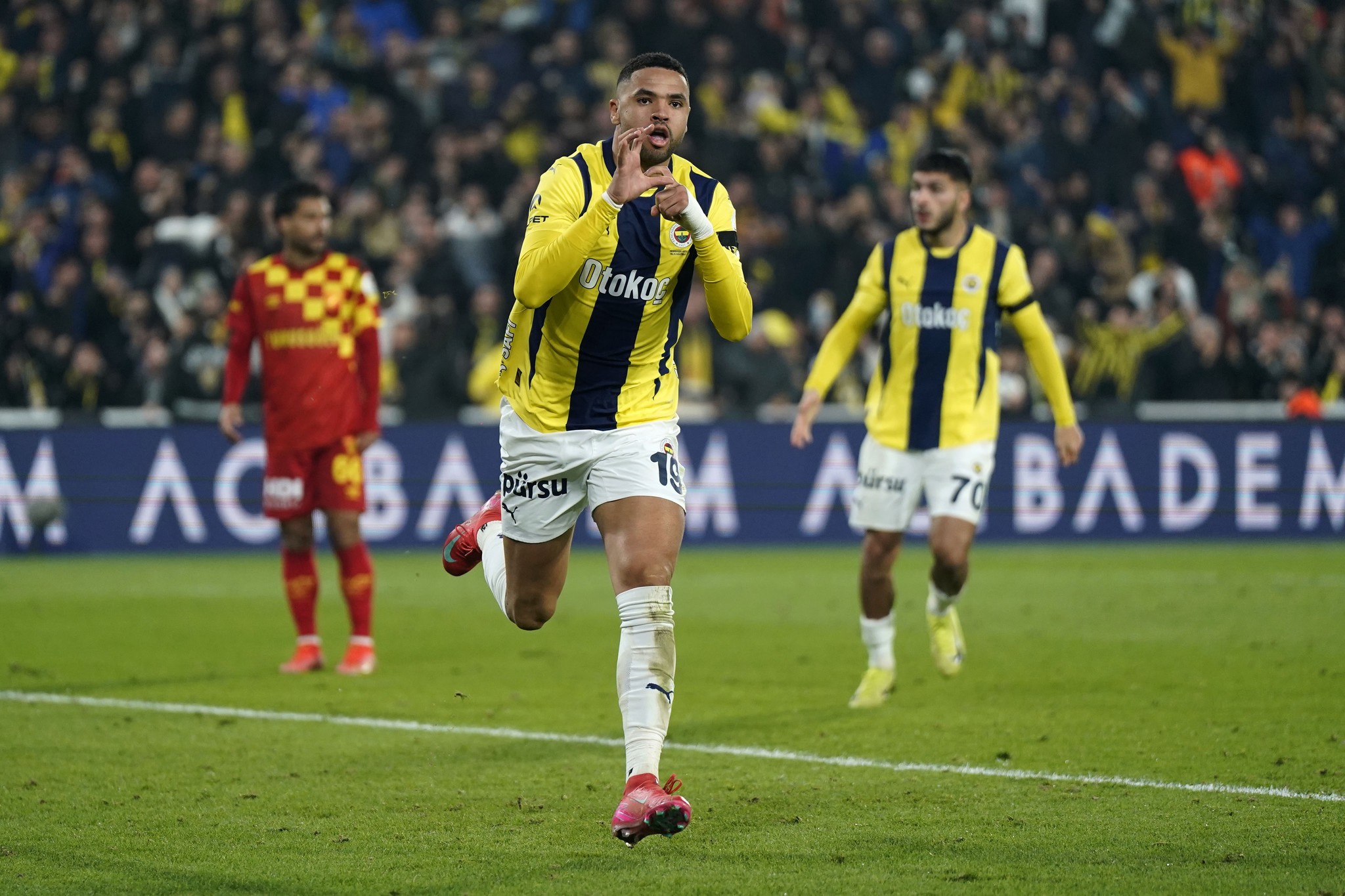 Fenerbahçe, Galatasaray karşısında bilerek penaltı kaçırmıştı! İşte derbi öncesi öne çıkan ilginç notlar