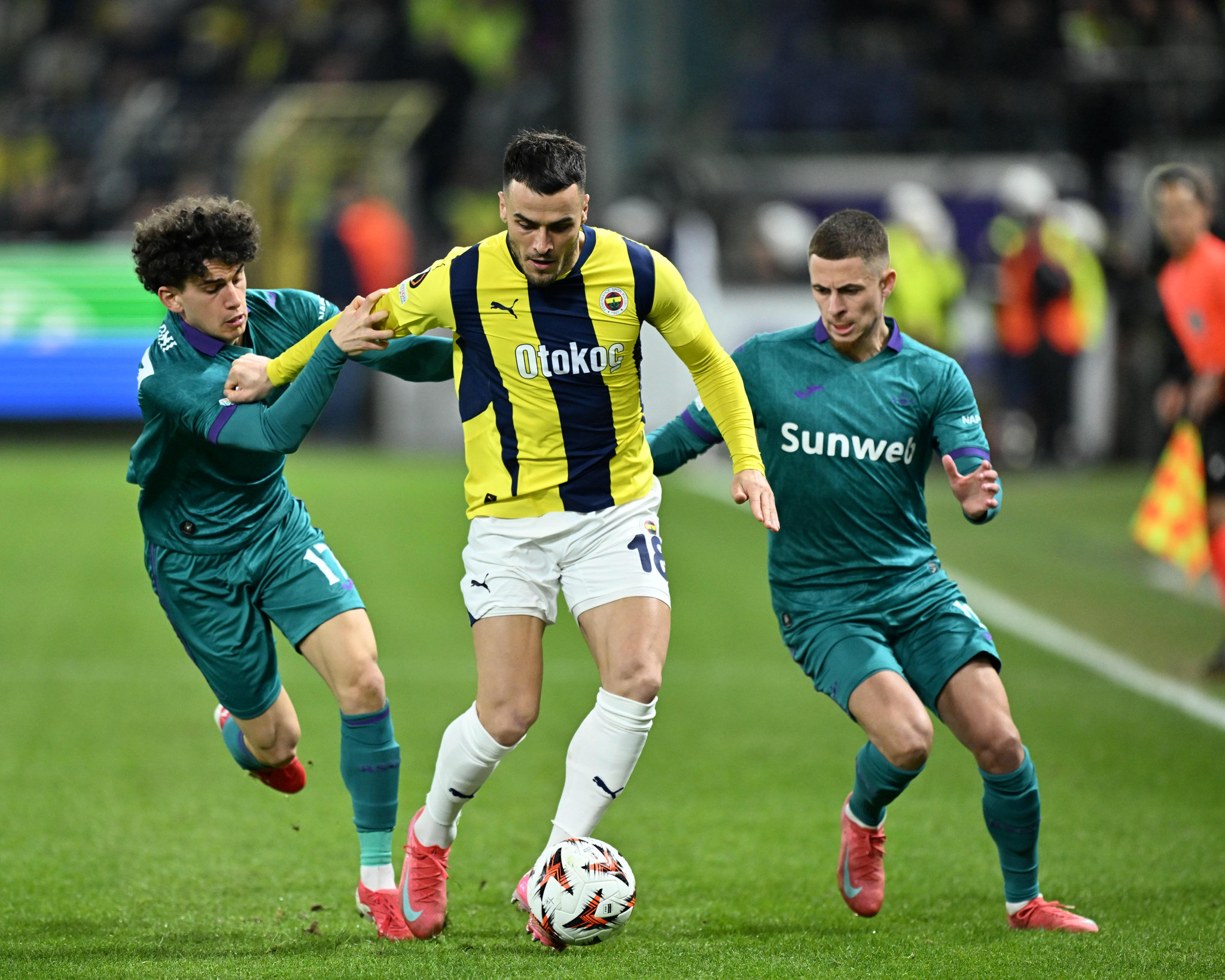 Fenerbahçe’den Kostic hamlesi!