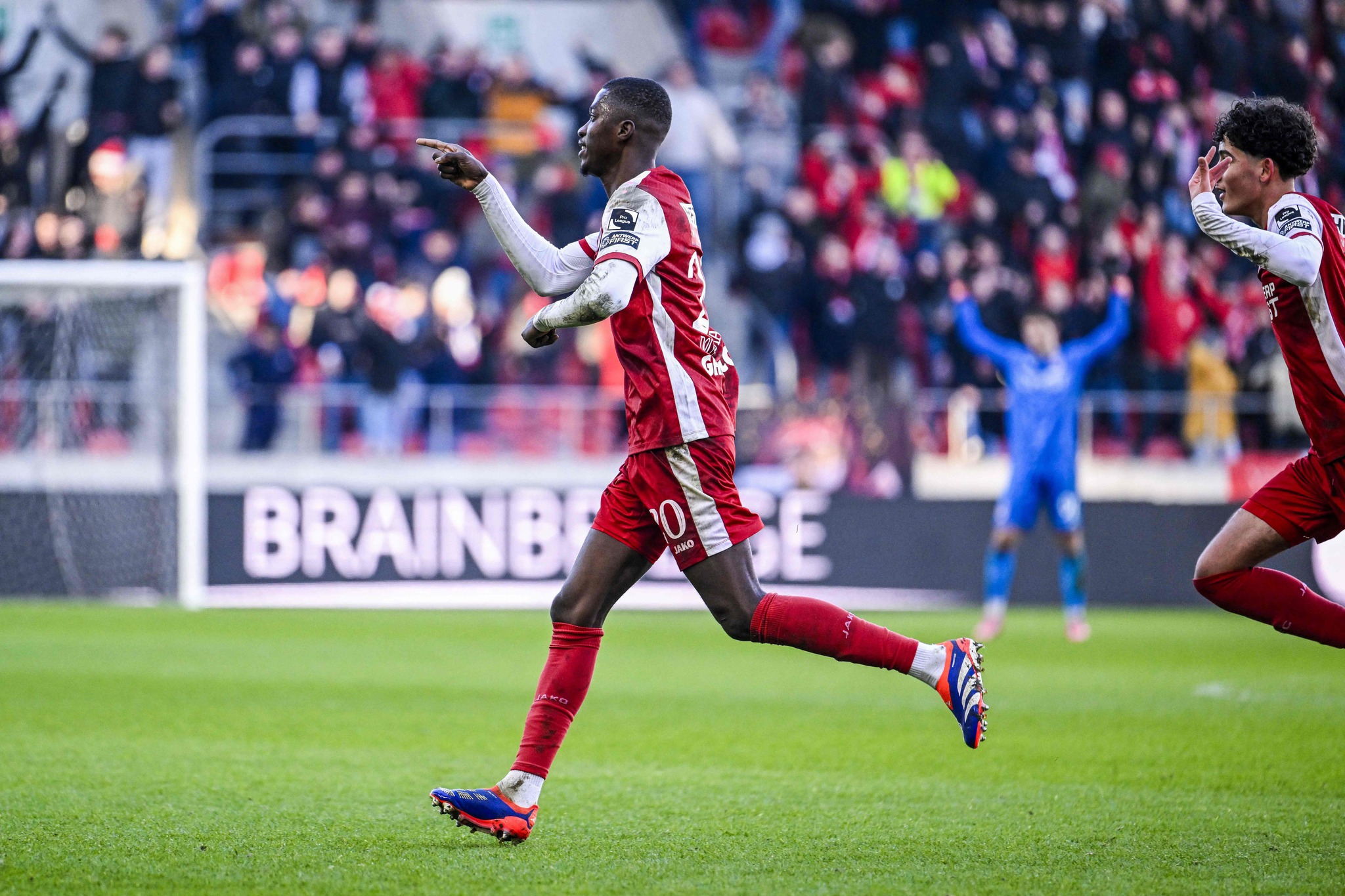 Galatasaray’a bir sol bek bir orta saha! Transferde rota Belçika