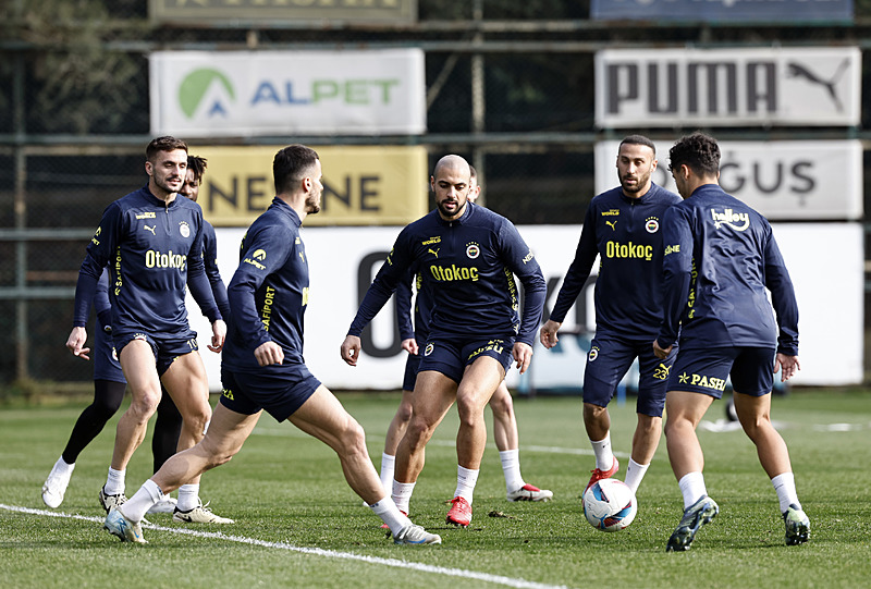 TRANSFER HABERİ: Fenerbahçe’den yeni sezon bombası! Menajeri İstanbul’a geliyor
