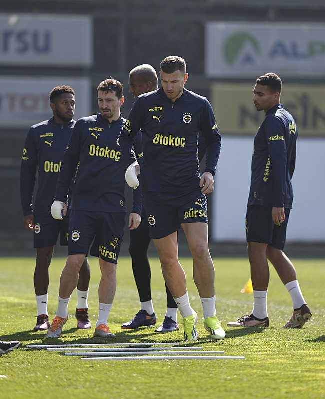 Fenerbahçe ve Galatasaray’dan büyük başarı! Avrupa devlerini solladılar