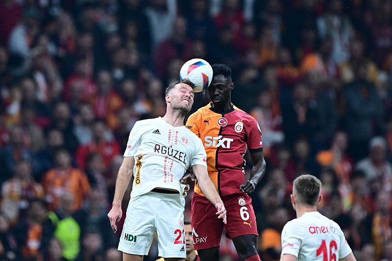 Galatasaray’dan Şampiyonlar Ligi için dev hamle! Transferde yer yerinden oynayacak