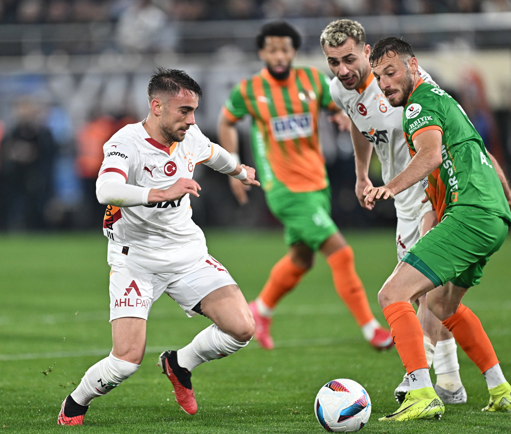 Galatasaray’da sıcak gelişme! Yunus Akgün derbide oynayacak mı?