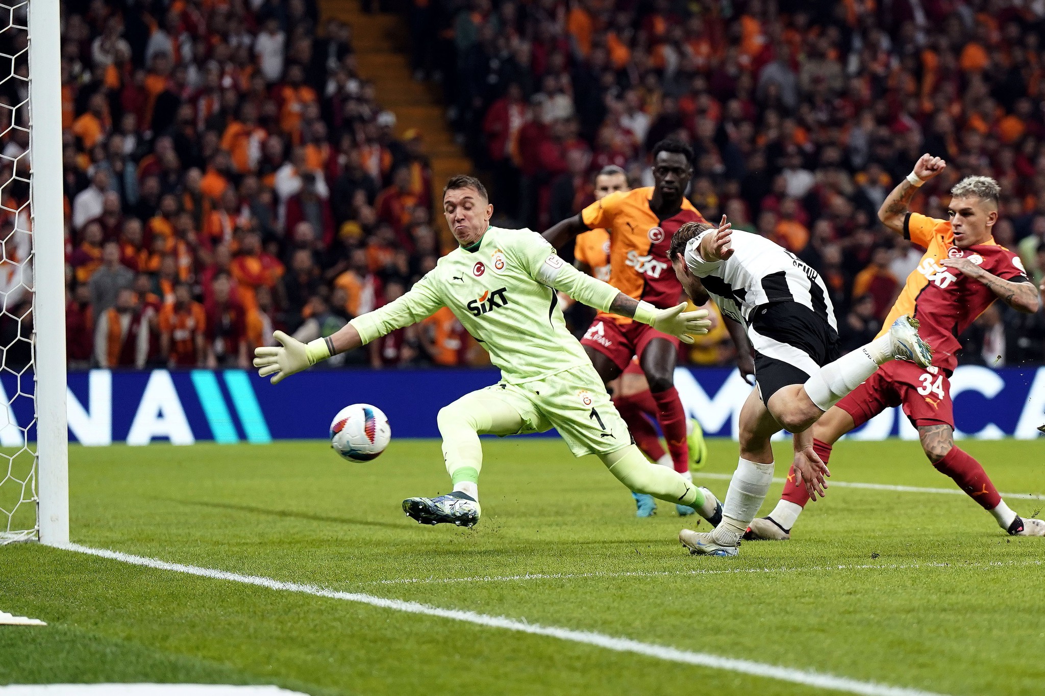 Beşiktaş - Galatasaray derbisinin oranları açıklandı! İşte favori takım