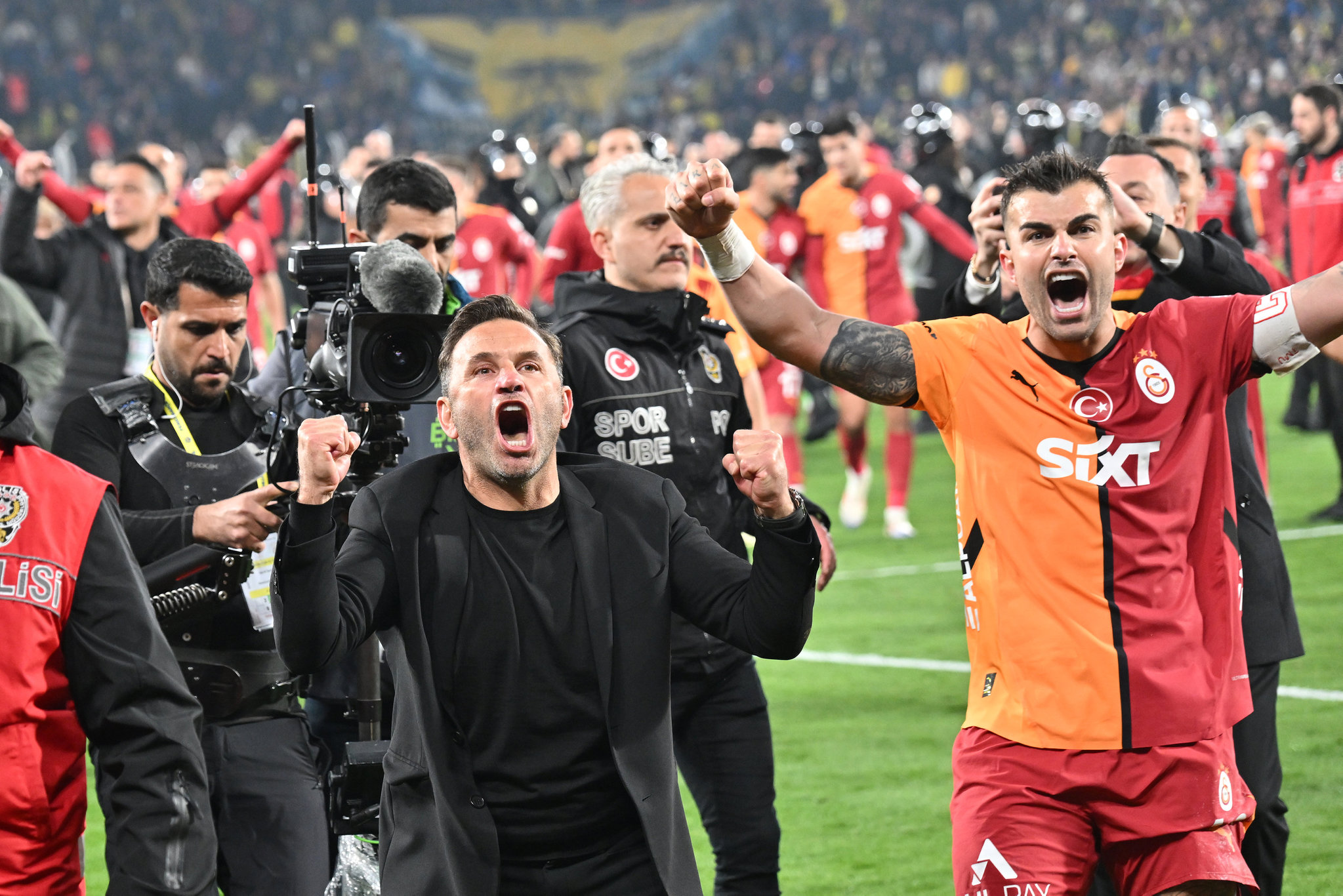 GALATASARAY HABERLERİ: Cimbom İngiliz yıldızın peşine düştü! Okan Buruk’a transfer jesti