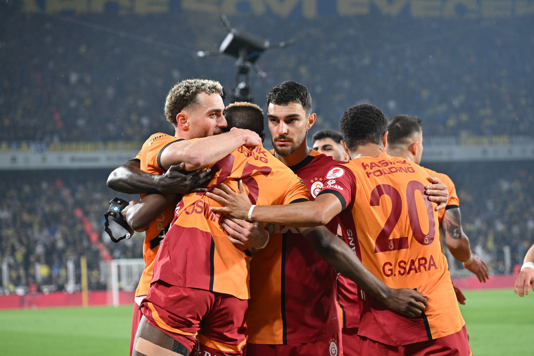 GALATASARAY HABERLERİ: Cimbom İngiliz yıldızın peşine düştü! Okan Buruk’a transfer jesti