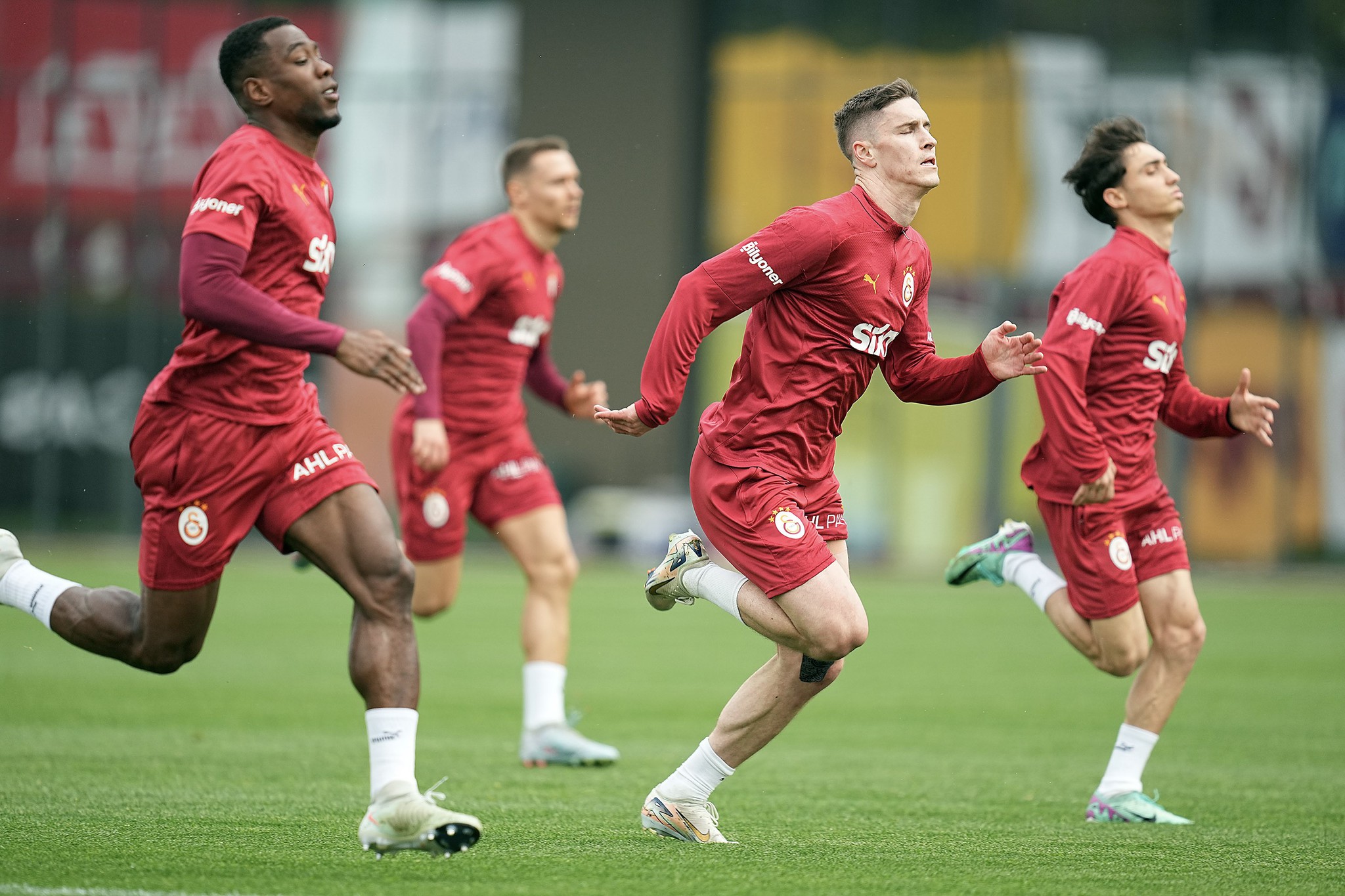 TRANSFER HABERİ: Fenerbahçeli yıldız Galatasaray’a önerildi! Menajeri...