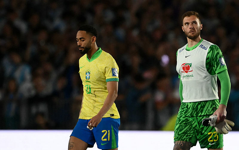 TRANSFER HABERİ: Fenerbahçe ile Galatasaray’ın kaleci derbisi! Aynı ismin peşindeler
