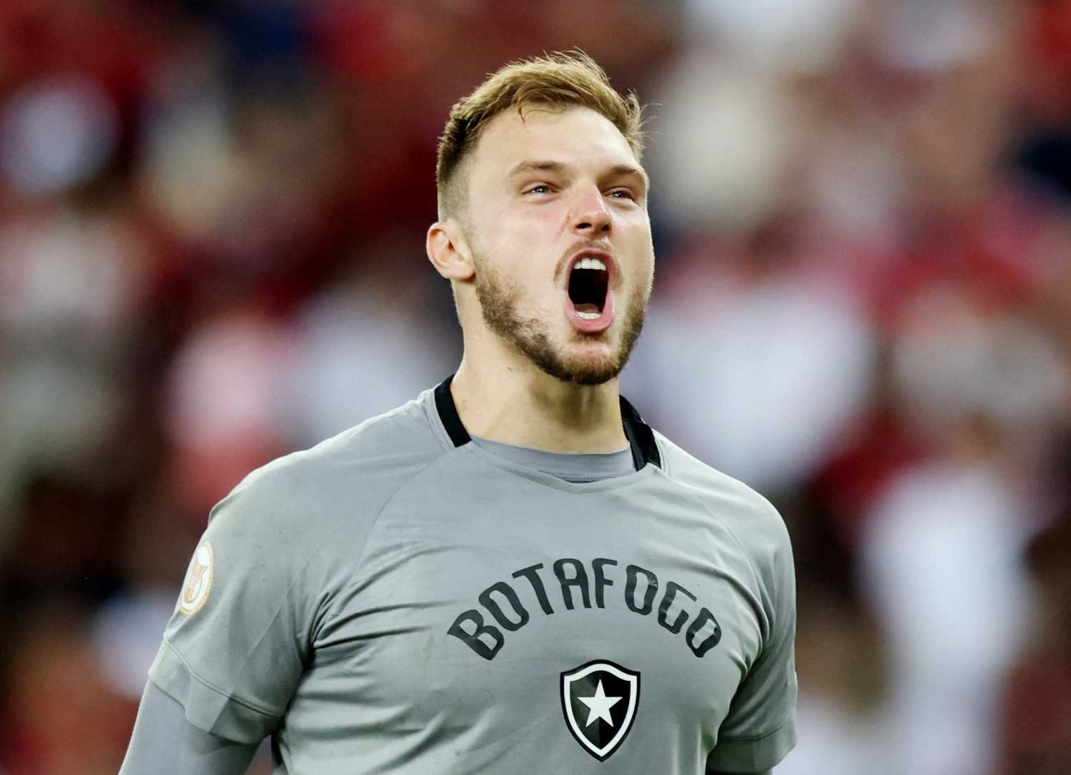 TRANSFER HABERİ: Fenerbahçe ile Galatasaray’ın kaleci derbisi! Aynı ismin peşindeler