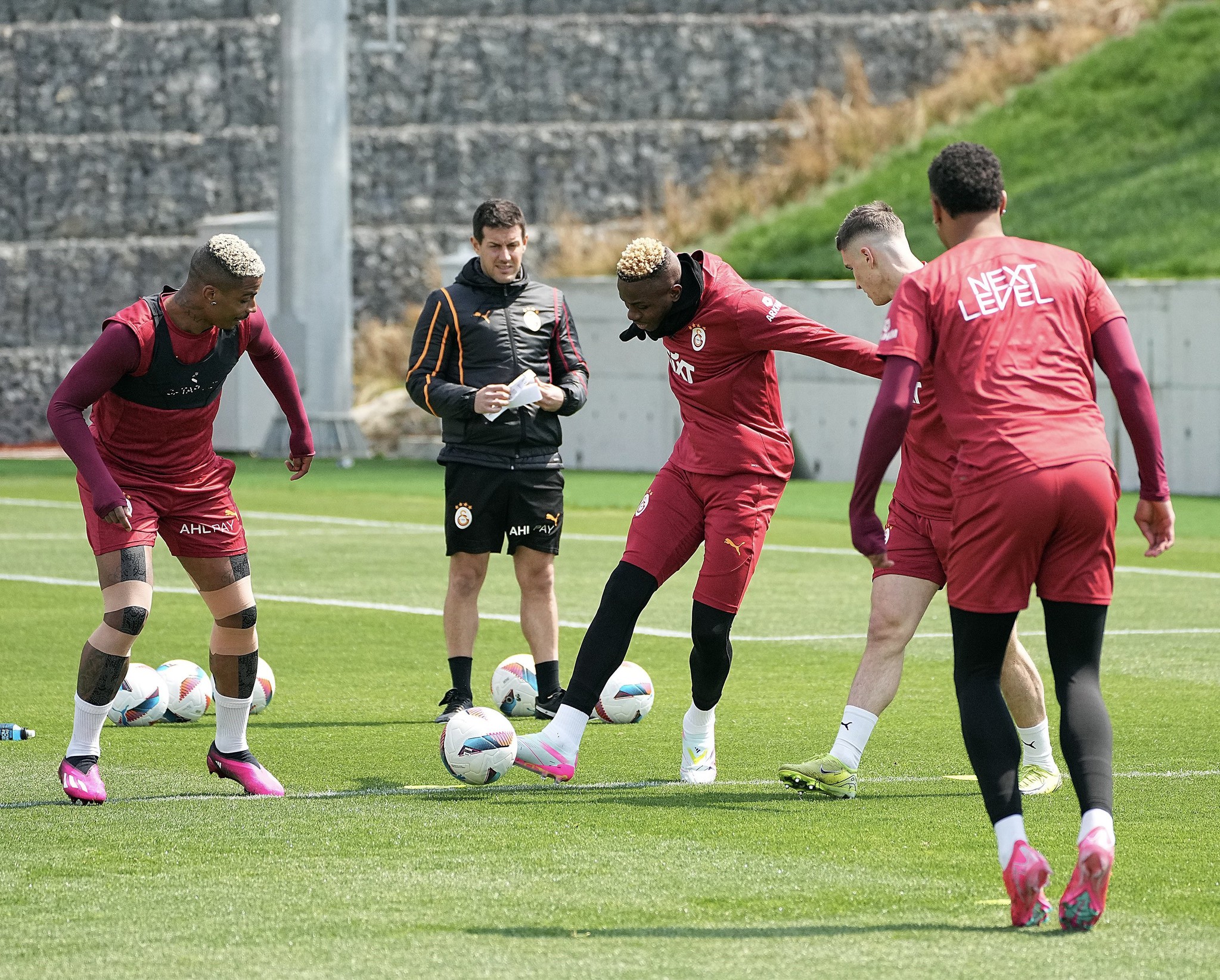 TRANSFER HABERİ | Galatasaray’da sürpriz ayrılık! 3 kulüp birden peşinde