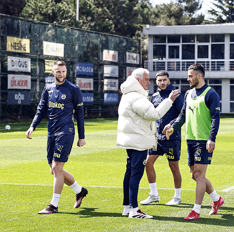 Fenerbahçe 3 puan aşkına! İşte Mourinho’nun Net Global Sivasspor maçı 11’i