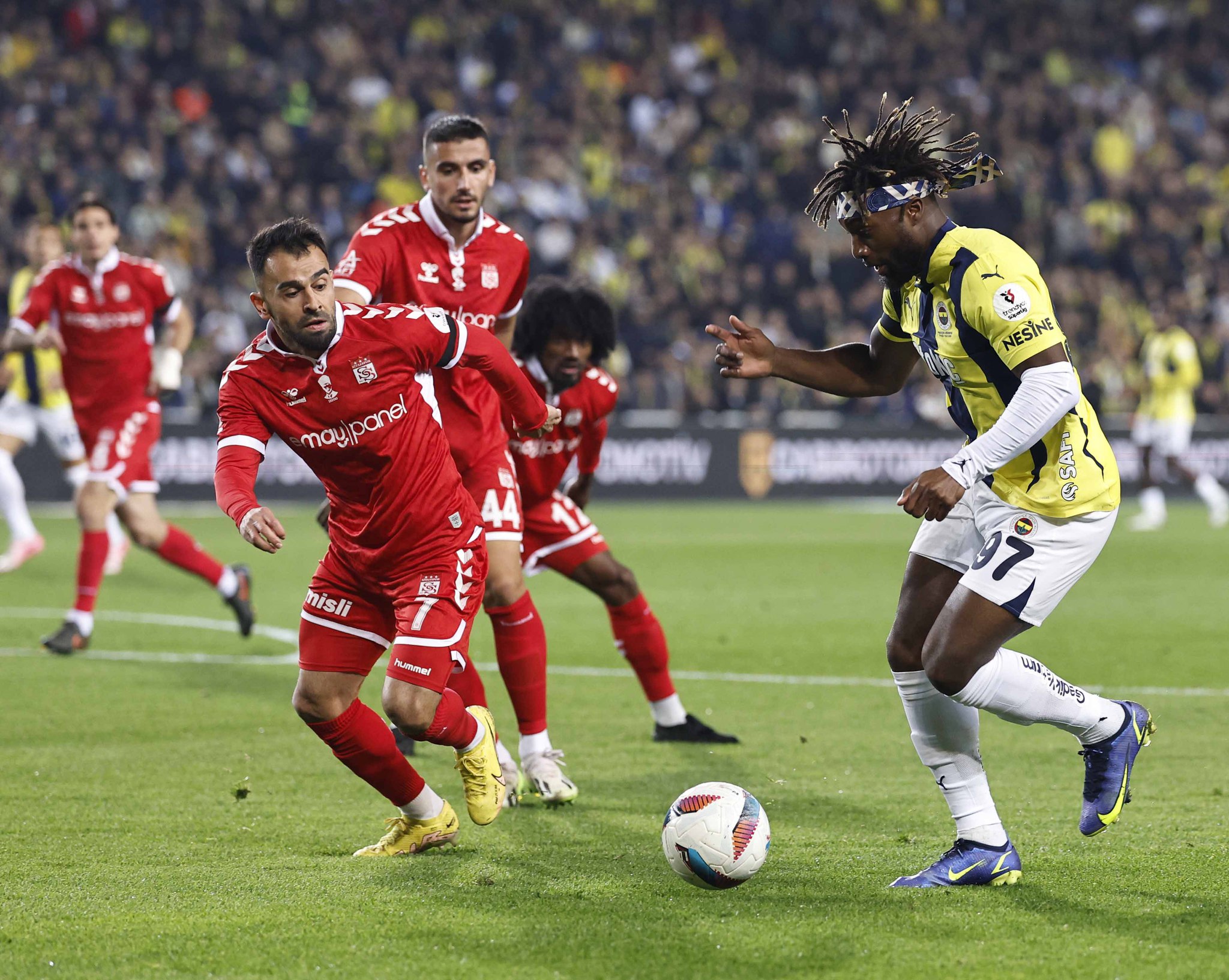 Fenerbahçe 3 puan aşkına! İşte Mourinho’nun Net Global Sivasspor maçı 11’i