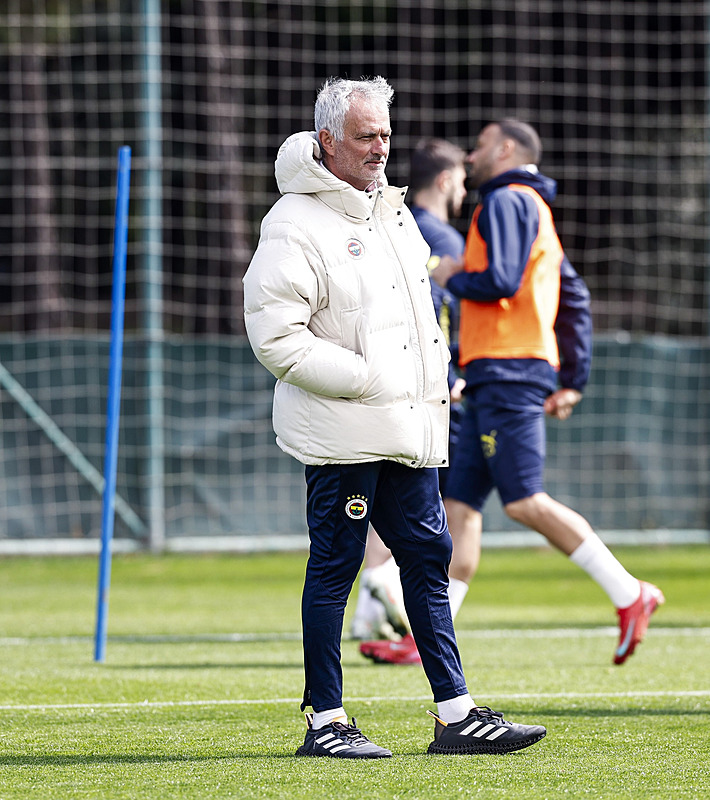 TRANSFER HABERLERİ | Fenerbahçe o yıldızı bedelsiz getirecek! Son karar Mourinho’da
