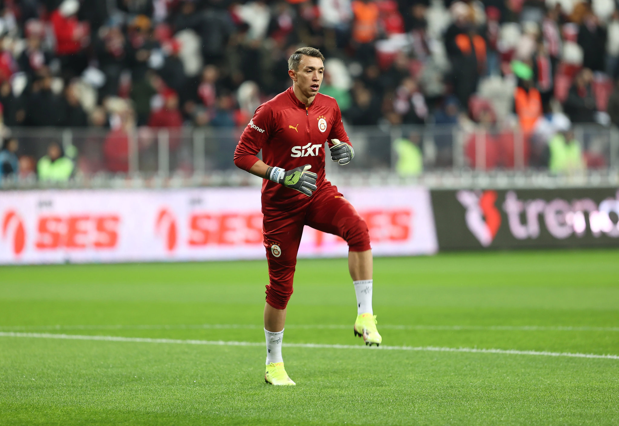 Berke Özer Galatasaray’a transfer olacak mı? Genç eldiven tercihini yaptı