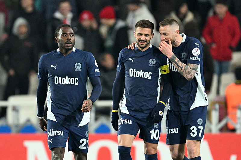 TRANSFER HABERİ: Fenerbahçe’deki ayrılıkları tek tek açıkladı! Gelecek sezon takımda yoklar