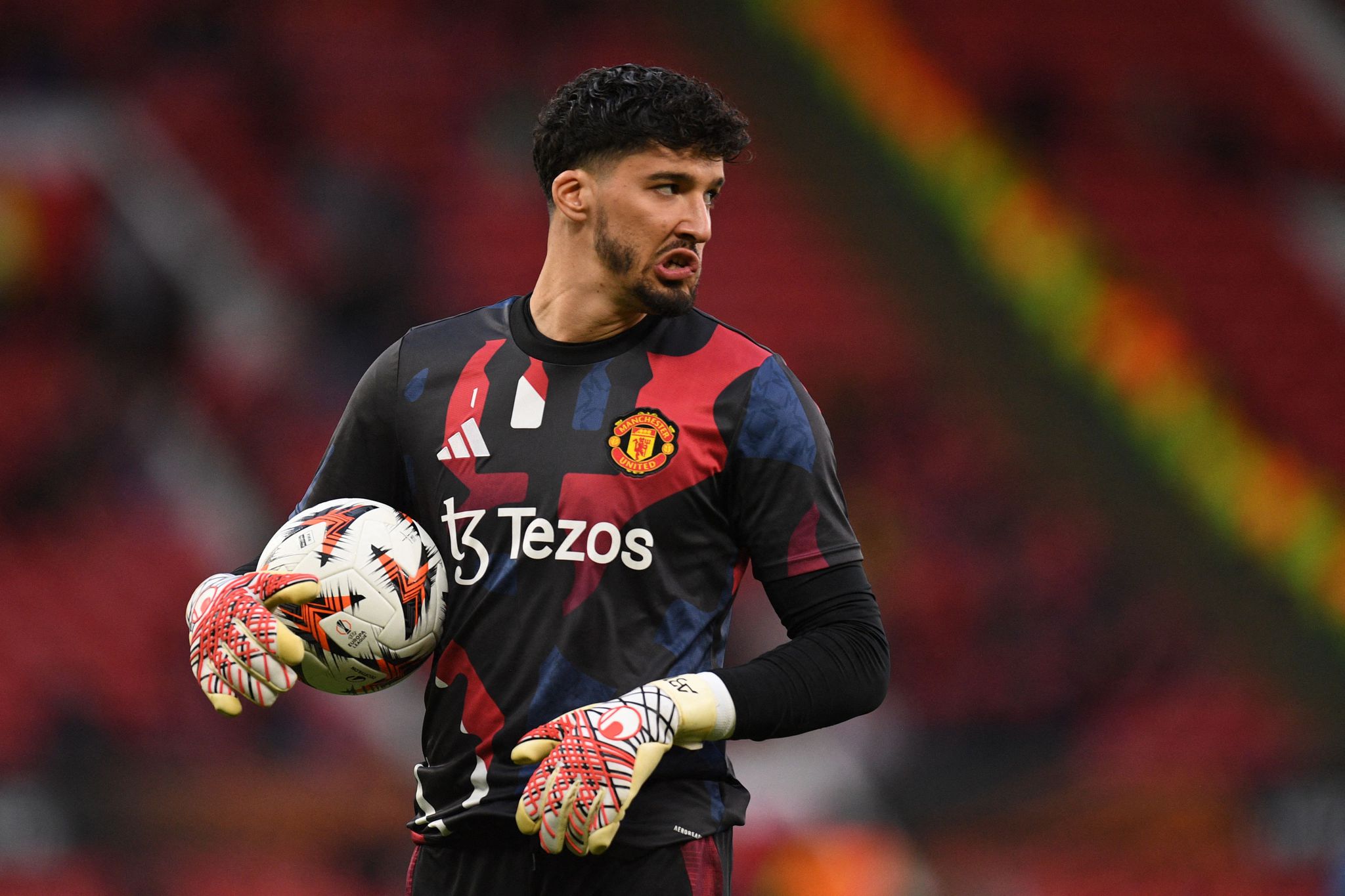 TRANSFER HABERİ: Altay Bayındır Süper Lig’e dönüyor! İşte yeni adresi