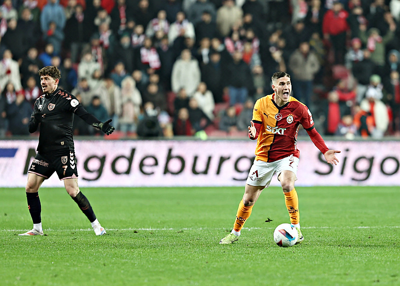 TRANSFER HABERLERİ | Okan Buruk biletini kesti! Galatasaray’da o isim yolcu