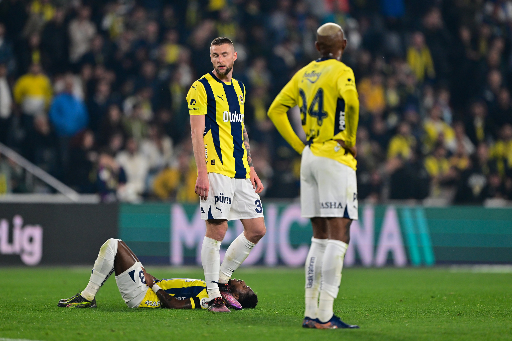 TRANSFER HABERİ: Fenerbahçe’de tam 12 ayrılık birden! Bellona Kayserispor maçı sonrası biletleri kesildi