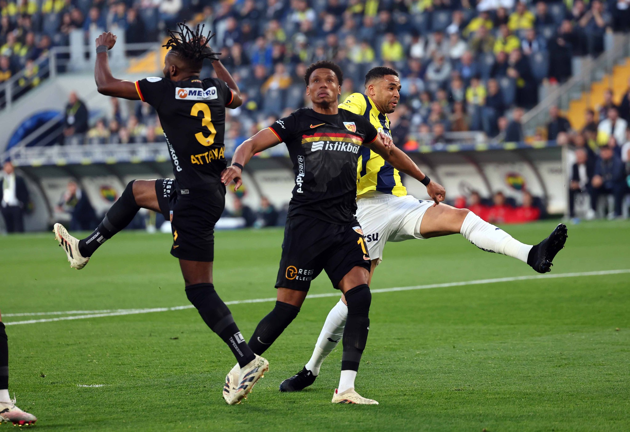 TRANSFER HABERİ: Fenerbahçe’de tam 12 ayrılık birden! Bellona Kayserispor maçı sonrası biletleri kesildi