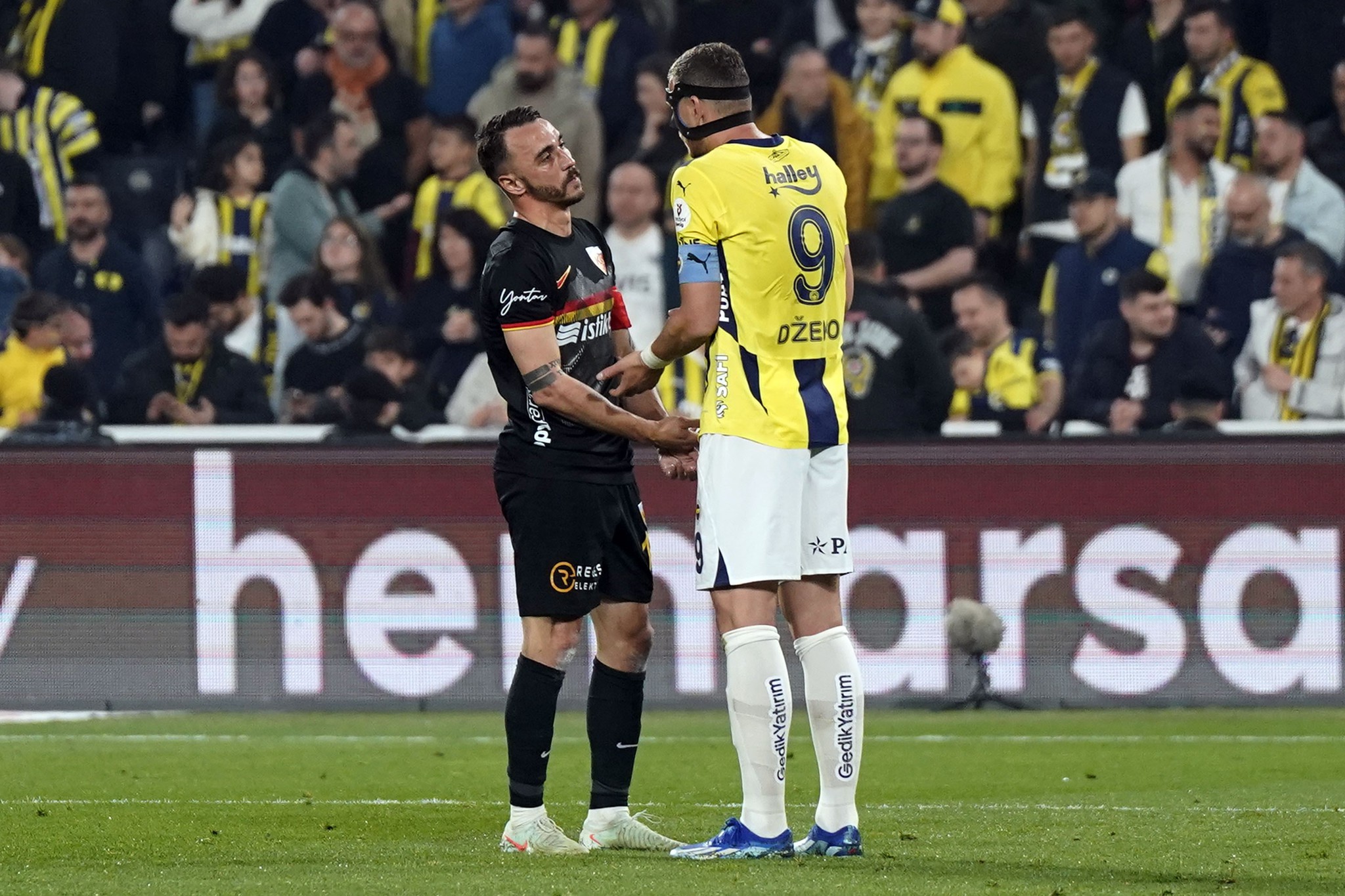 TRANSFER HABERİ: Fenerbahçe’de tam 12 ayrılık birden! Bellona Kayserispor maçı sonrası biletleri kesildi