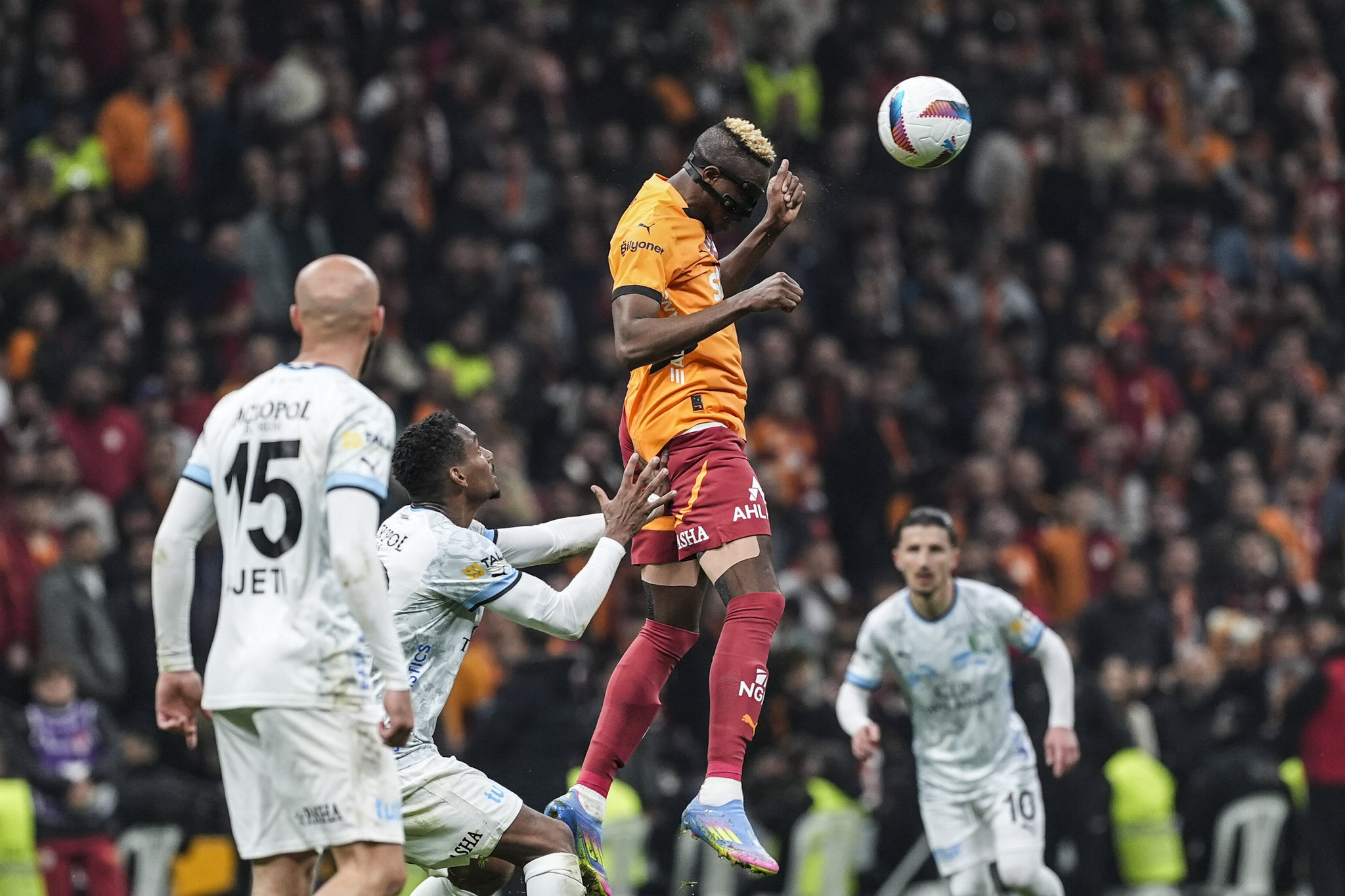 GALATASARAY HABERİ: Yönetimden taraftara şampiyonluk hediyesi! Bu transfer yeni sezona damga vurur