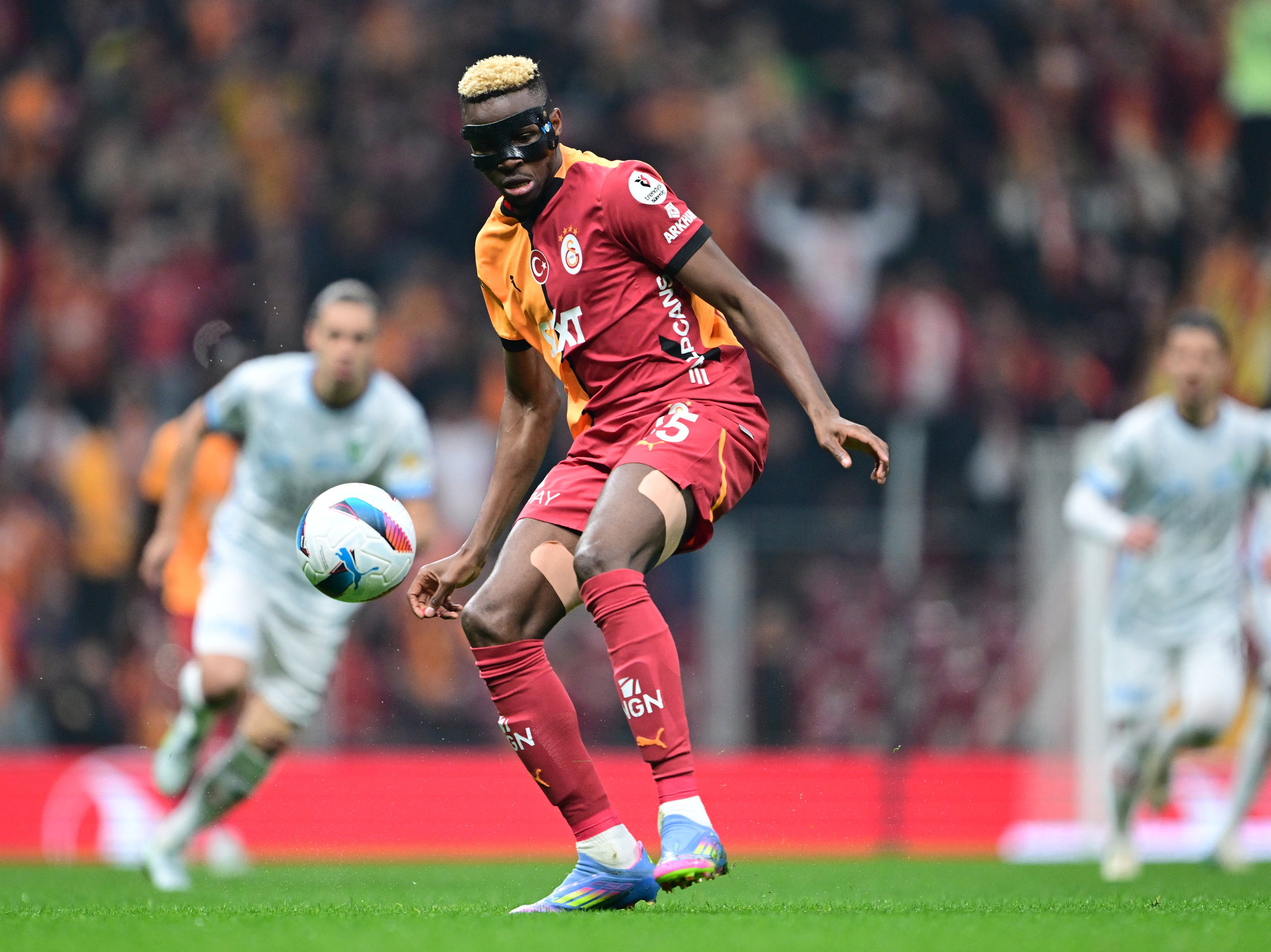GALATASARAY HABERİ: Yönetimden taraftara şampiyonluk hediyesi! Bu transfer yeni sezona damga vurur