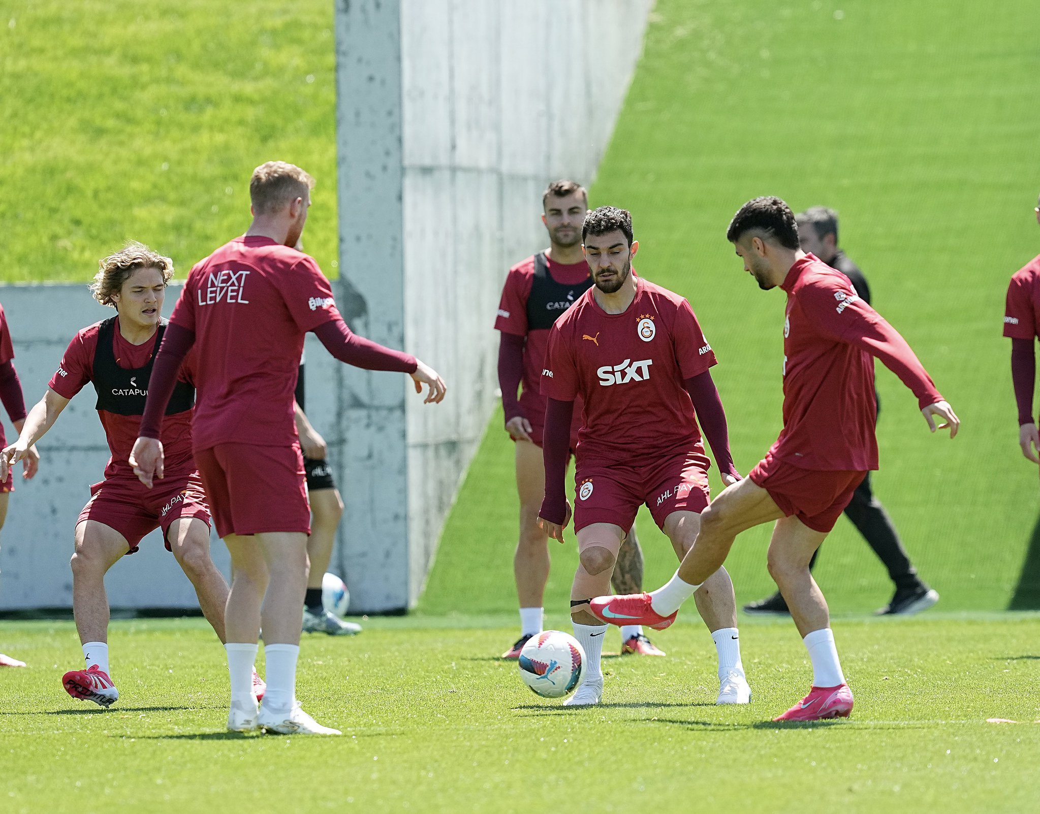 GALATASARAY HABERİ: Yönetimden taraftara şampiyonluk hediyesi! Bu transfer yeni sezona damga vurur