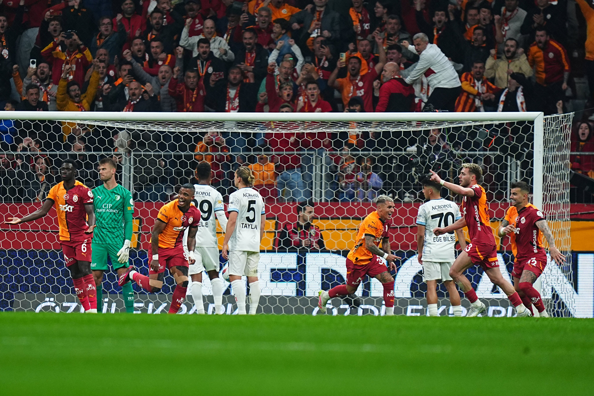 Galatasaray’ın ilk transferi stopere! O isim ortaya çıktı