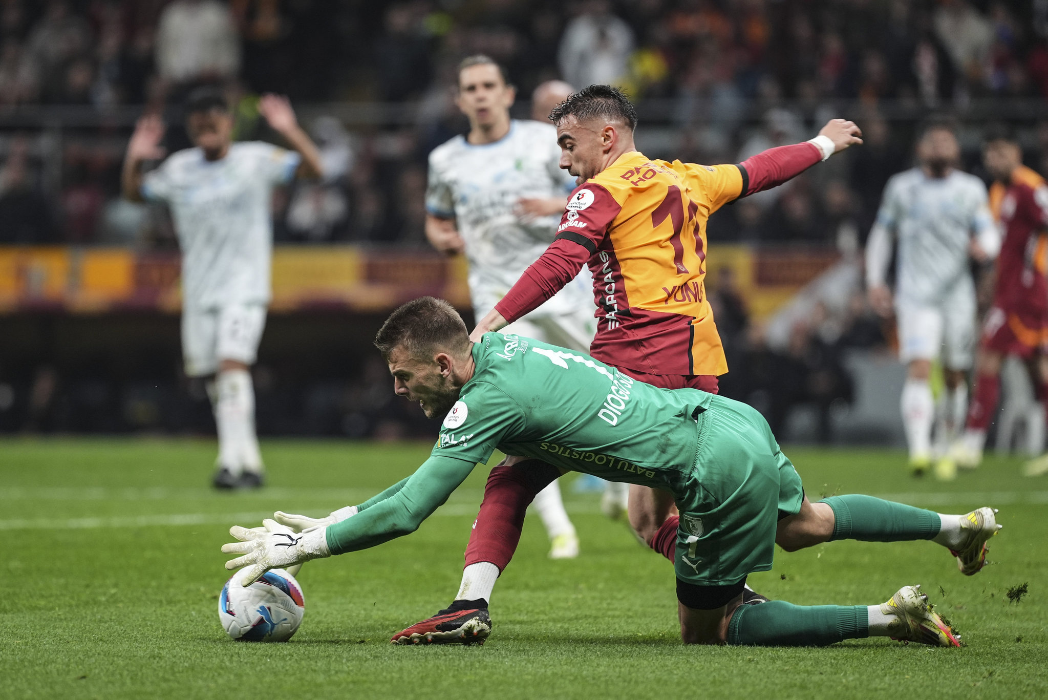 Galatasaray’ın ilk transferi stopere! O isim ortaya çıktı