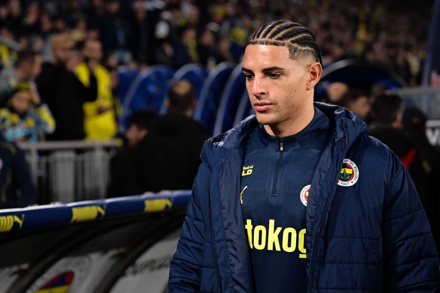 Fenerbahçeli yıldıza büyük tepki! Sosyal medyayı salladı