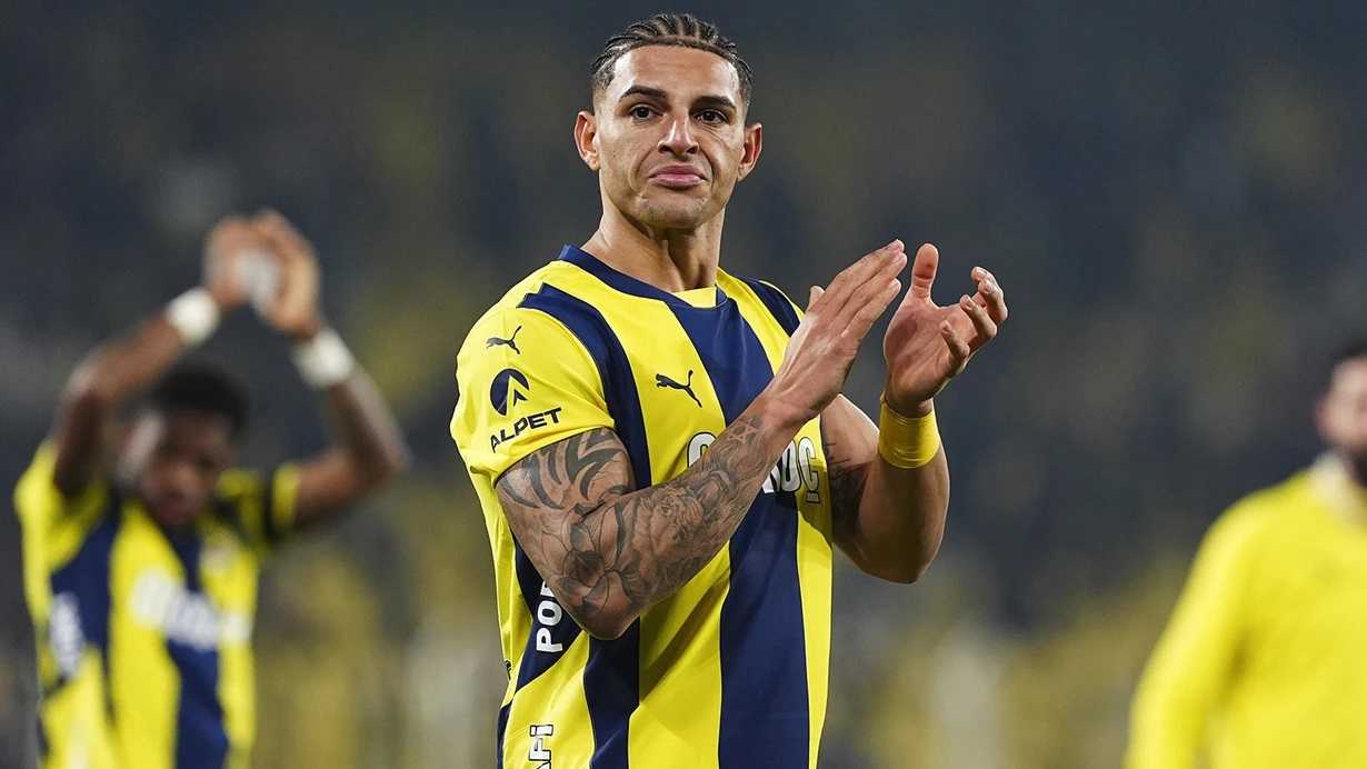 Fenerbahçeli yıldıza büyük tepki! Sosyal medyayı salladı