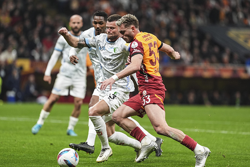 Galatasaray’a transferde kötü haber! ’Onu bırakmayı düşünmüyoruz’