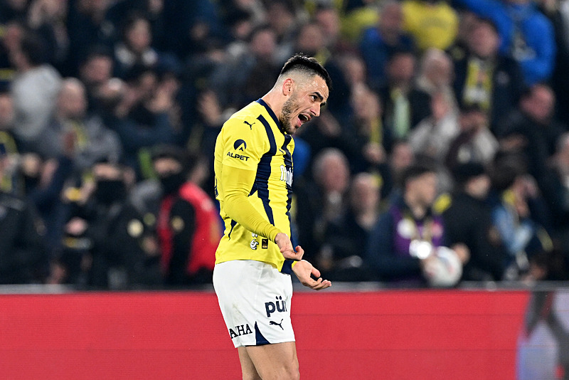 Fenerbahçe tecrübeli yıldızın tapusunu alıyor! Gelecek sezonun ilk transferi belli oldu