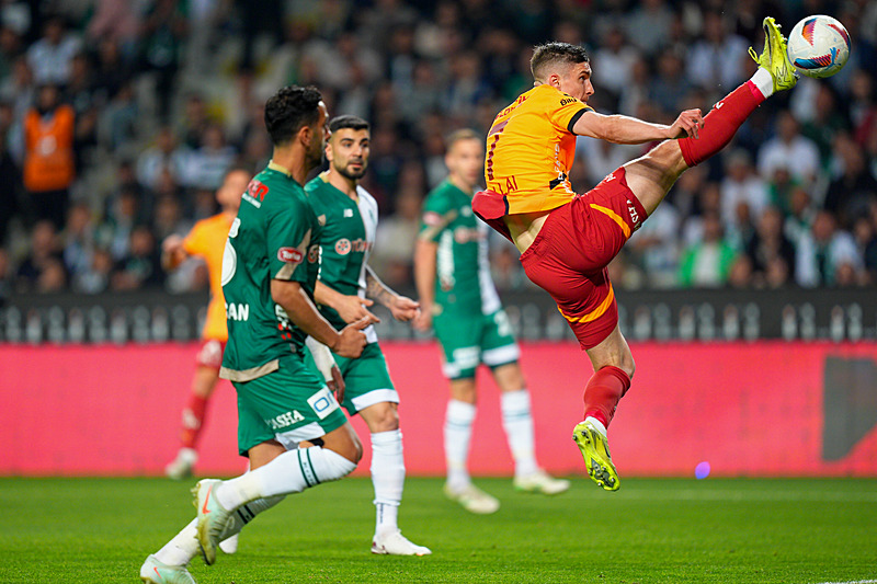 TRANSFER HABERİ: Galatasaray’ın yeni yıldızı Milan’dan! Xhaka derken...