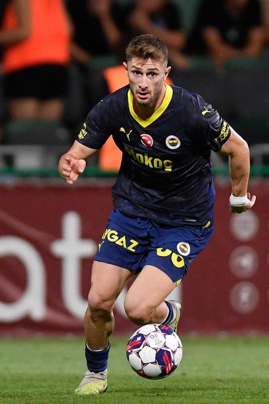 Fenerbahçeli yıldıza Süper Lig’den dev talip! Transferde yer yerinden oynayacak